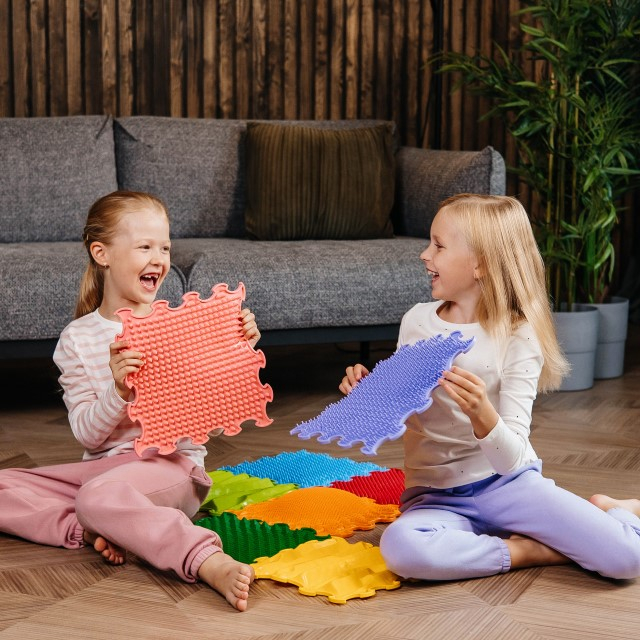 Covoras ortopedic, senzorial, set puzzle, 9 piese cu diferite texturi, Stimulative Rainbow [3]