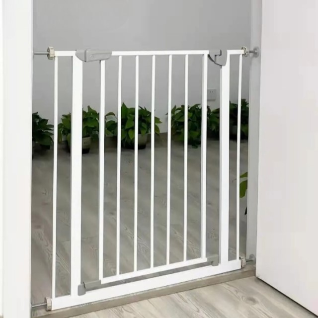 Gard de protectie copii, pentru usi si scari, montaj prin presiune, dimensiune reglabila 71-77 cm, Empria, Alb [7]