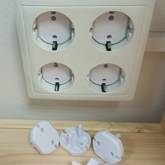 PACHET: KIT Ultra Siguranta pentru Copii - 50 de piese de protectie - Grena [24]