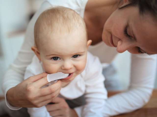 Periuta de dinti degetar 360   din silicon pentru gingii bebe, Empria, Transparent