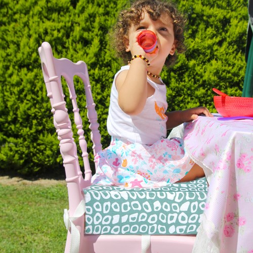 Pernuta inaltator 32x32 cm pentru scaun de masa, Diverse culori Pernuta inaltator 32x32 cm pentru scaun de masa, Diverse culori