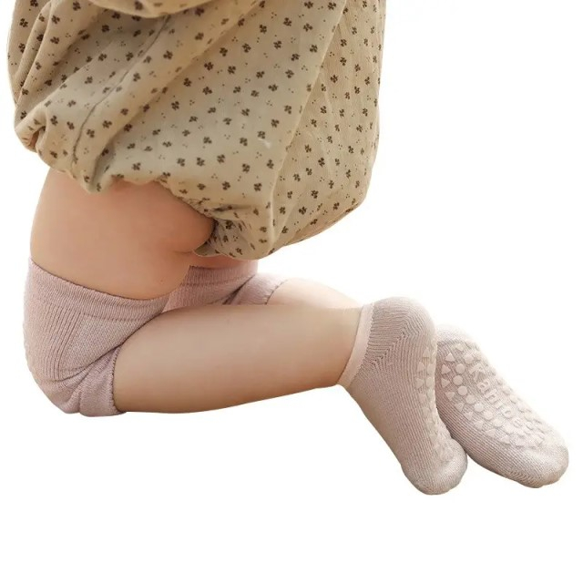 Set protectii anti-alunecare bebe, genunchiere si sosete, Diverse culori [2]