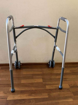 Produse resigilate pentru copii si bebelusi - PRODUS RESIGILAT - Cadru de mers XXL, pliabil, cu roti, ultra rezistent, ultra usor, ajustabil, din aluminiu