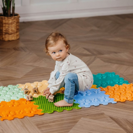 Jucarii copii si jocuri educative - Covoras masaj tip puzzle, 8 piese cu texturi variate – First Steps
