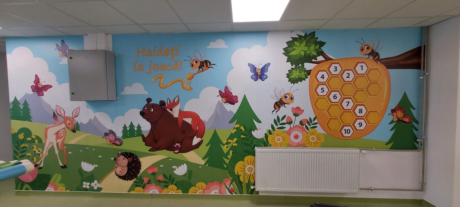 Decor mural cu pădure la Grădinița Albinuța