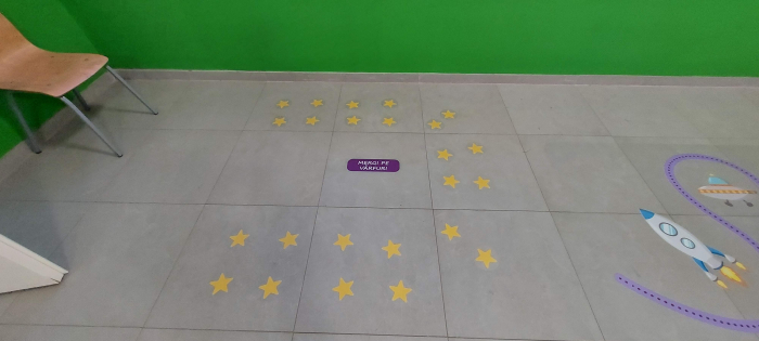 Autocolant Joc de Podea, Spatiu [5]