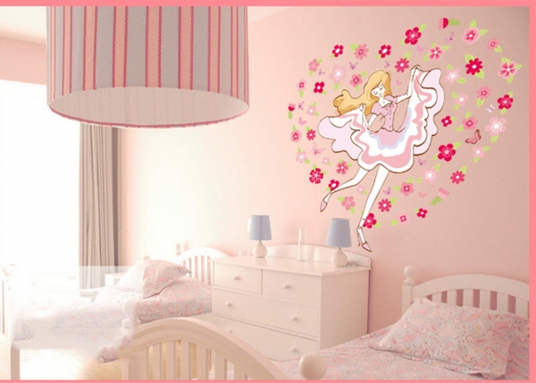Sticker camera fete  - Balerina printre flori [2]