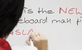 Folie autocolanta de tip whiteboard - ideal pentru proiectii - culoare alba - 137x100 cm [1]