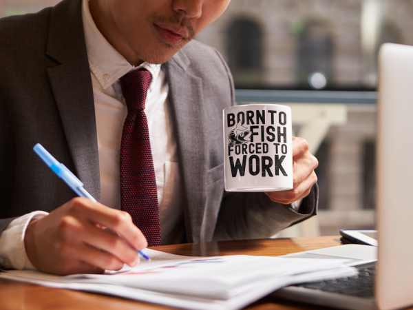 Cana “Born to Fish, Forced to Work” – personalizabilă cu poză sau mesaj [2]