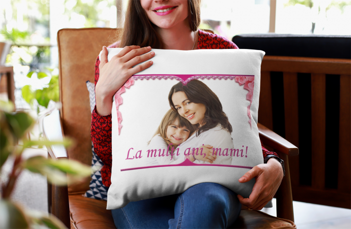 Perna patrata personalizata cu poza si mesaj "La multi ani, mami!" [3]