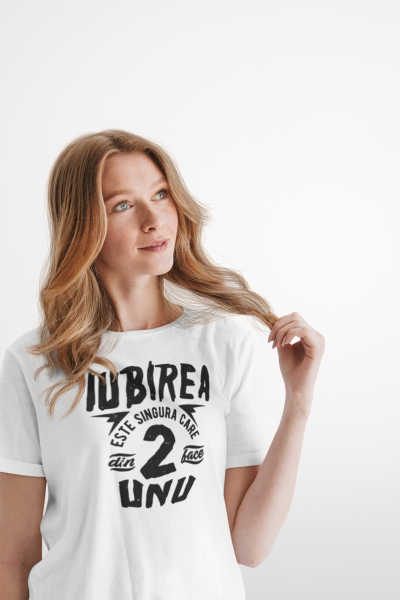Tricou alb personalizat cu mesajul - Iubirea este singurul lucru [2]