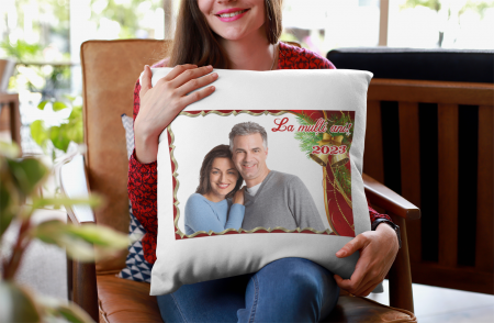 Cadouri de CRĂCIUN - Perna personalizata cu poza si mesaj - La multi ani, 2023!