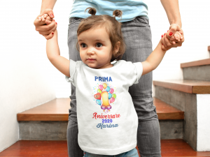 Tricou alb de copii personalizat cu mesajul Prima aniversare [1]