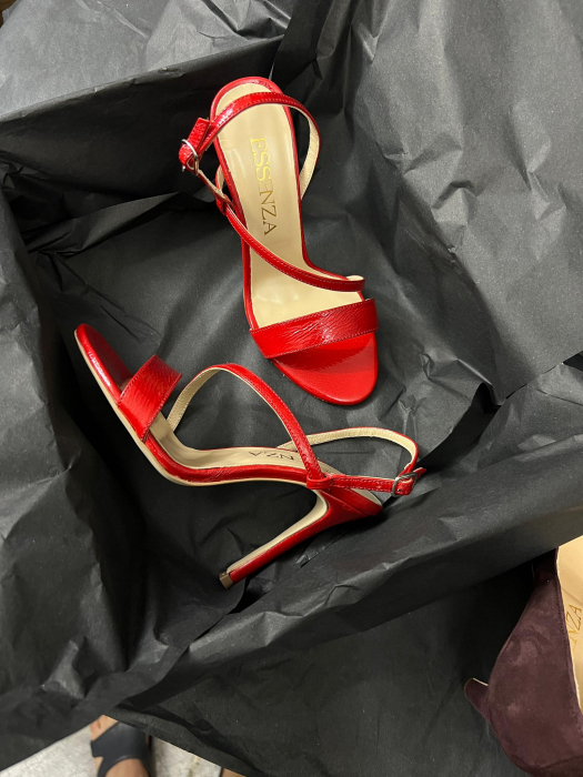 Sandale elegante din piele lacuita rosie, cu toc stiletto. [1]