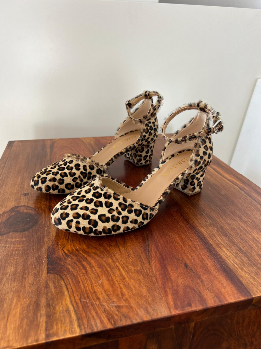Pantofi cu varf rotund, cu decupaj si bareta la calcai, din piele naturala animal print leopard [2]