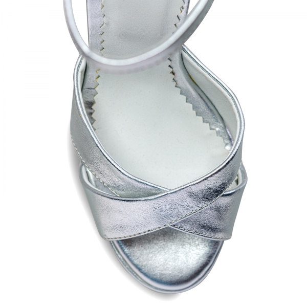 Sandale cu platforma, din piele laminata argintie [4]