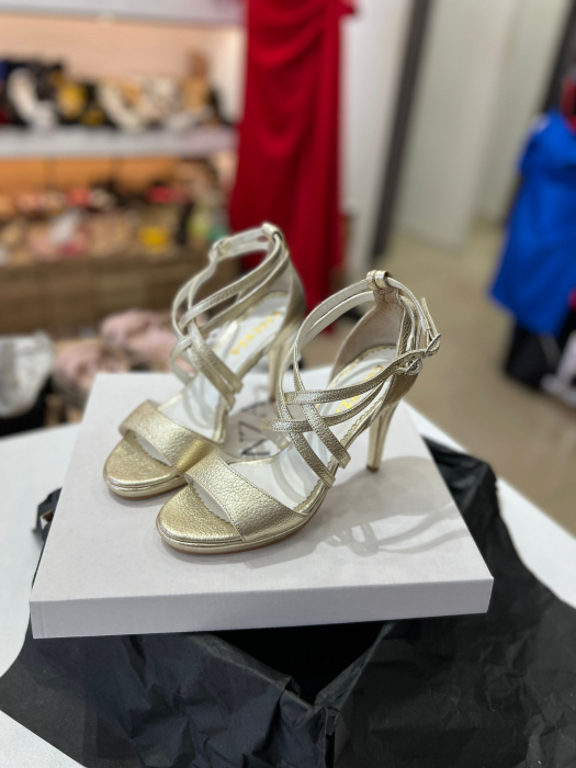 Sandale cu platforma, din piele laminata aurie [3]