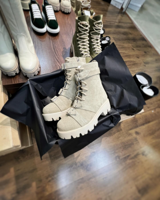 Bocanci  Miruna cu catarame metalice, din piele intoarsa bej [3]