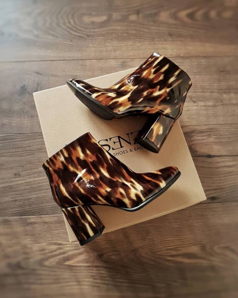 Botine scurte din piele lacuita cu animal print [2]