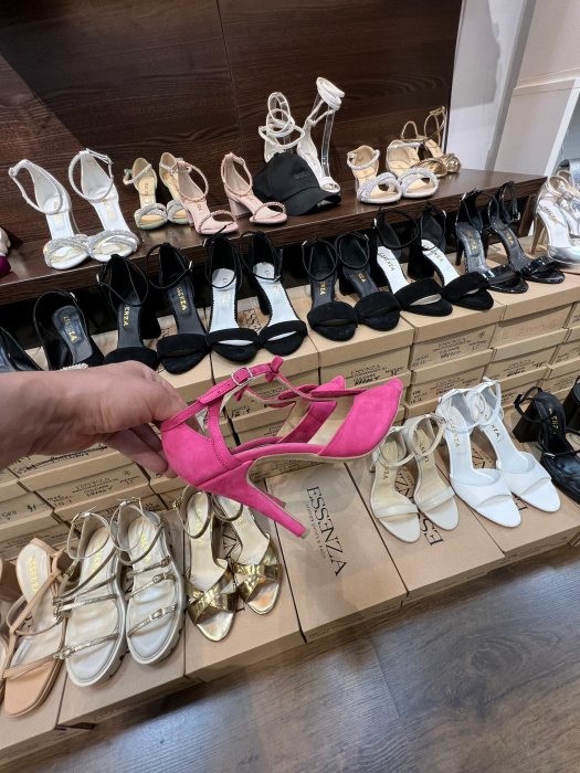 Sandale cu fundita, din piele roz nabuc, cu accesoriu din piele in forma de inima [3]