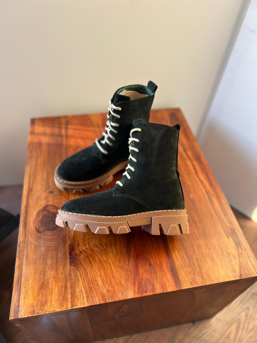 Bocanci cu siret, din piele naturala intoarsa neagra/kaki si talpa caramel [2]