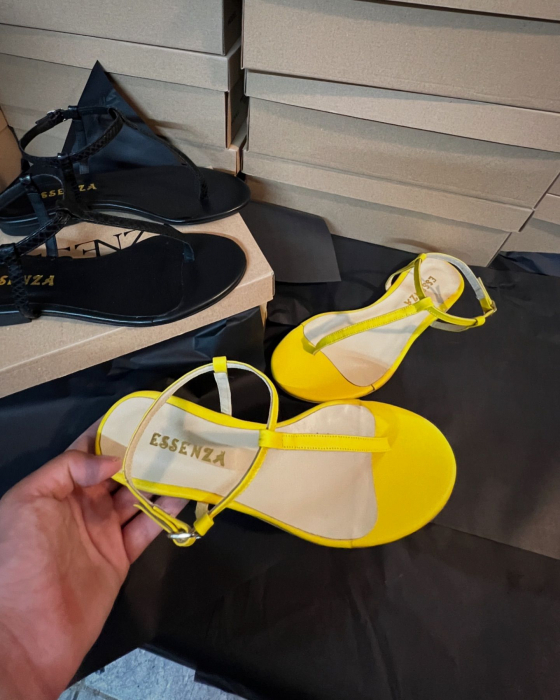 Sandale din piele galbena, cu bareta intre degete [2]