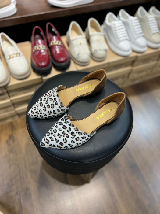 Balerini decupati, cu varf ascutit, din piele intoarsa maron deschis si piele cu animal print [2]