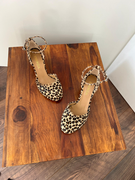Pantofi cu varf rotund, cu decupaj si bareta la calcai, din piele naturala animal print leopard [3]
