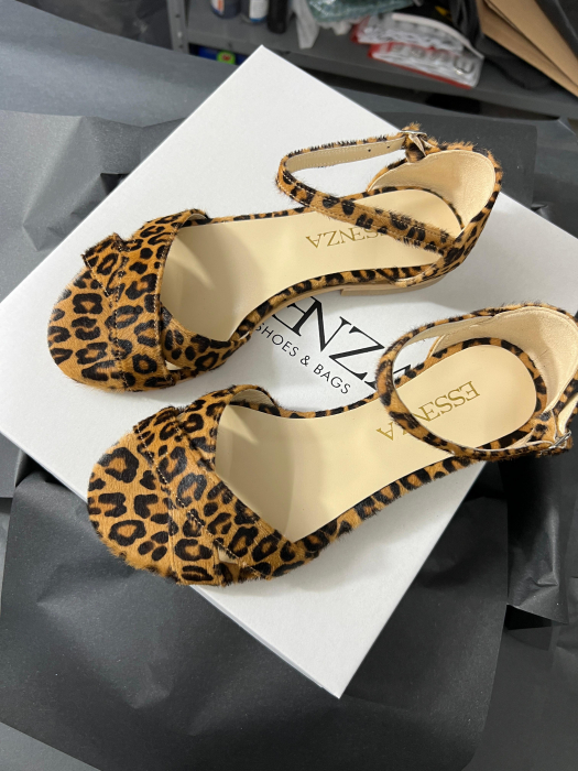 Sandale cu talpa joasa, cu barete suprapuse, din piele naturala animal print. [3]