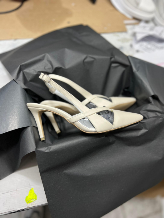 Pantofi stiletto din piele alb unt si plastic transparent [4]