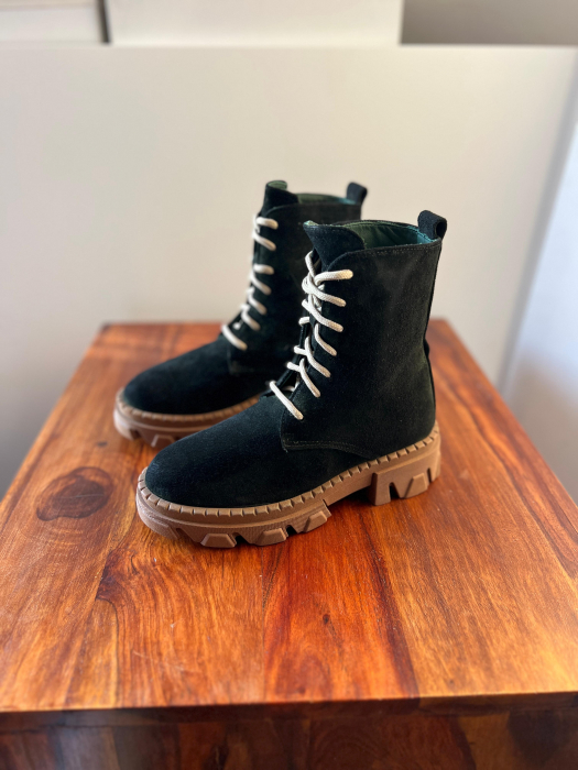 Bocanci cu siret, din piele naturala intoarsa neagra/kaki si talpa caramel [4]