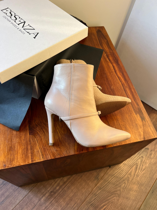 Botine Stiletto din piele naturala bej si piele naturala intoarsa cu presaj de sarpe, accesorizate cu bareta si catarama peste rist [4]