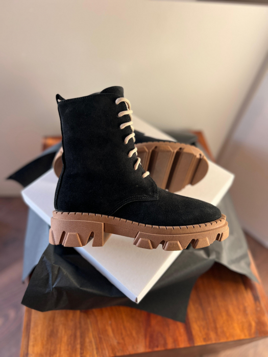 Bocanci cu siret, din piele naturala intoarsa neagra si talpa caramel [3]