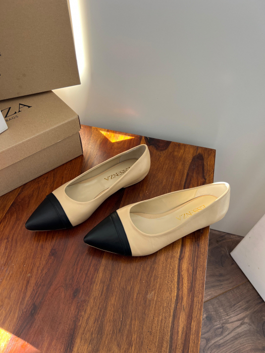 Balerini cu varf ascutit, din piele naturala  beige, si piele naturala  neagra [1]