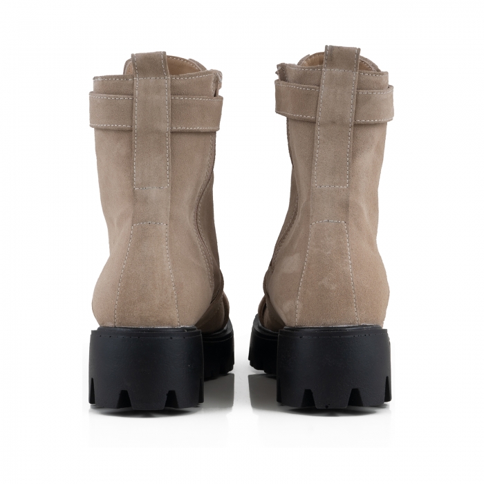 Bocanci cu catarame metalice, din piele intoarsa camel [6]