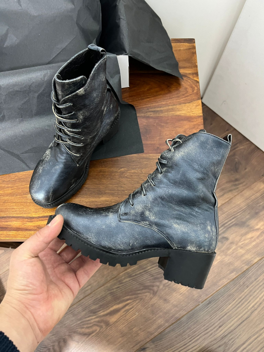 Bocanci cu siret, din piele metalizata albastra, patinata [3]