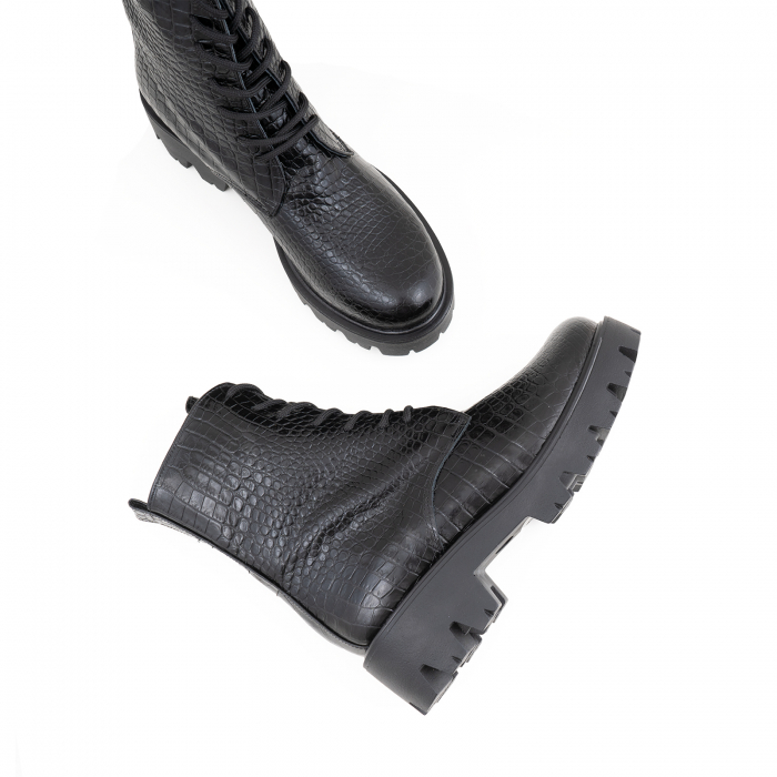 Bocanci cu siret, din piele naturala neagra, cu aspect tip croco [3]