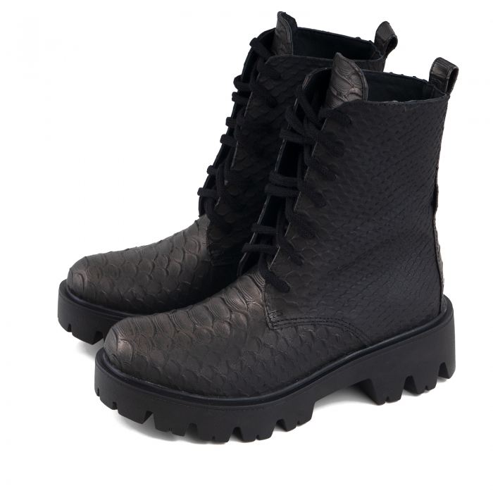 Bocanci cu siret, din piele neagra cu aspect tip croco [2]
