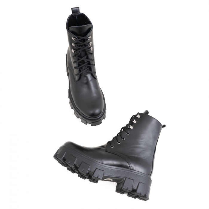 Bocanci cu siret si capse metalice, din piele naturala neagra [3]