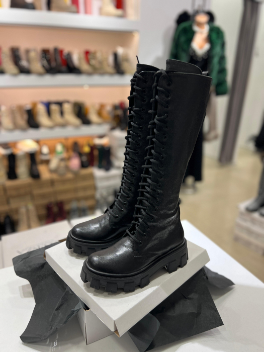 Bocanci cu siret si talpa antiderapanta, din piele naturala neagra texturata [3]