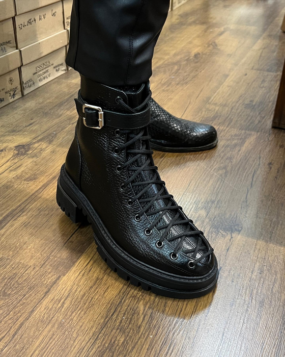 Vivienne Black [3]