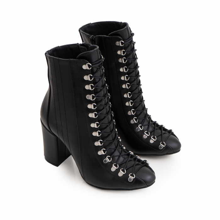 Botine  cu siret si capse metalice, din piele naturala neagra [7]