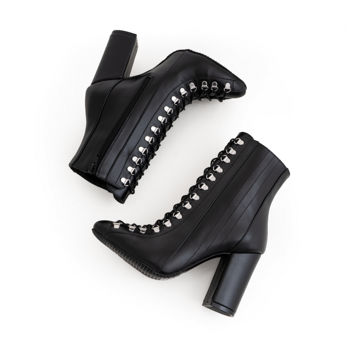 Botine  cu siret si capse metalice, din piele naturala neagra [4]