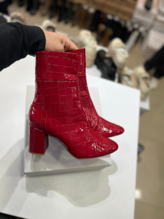 Botine din piele naturala lacuita rosie, cu aspect tip croco [2]