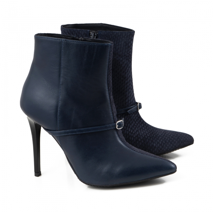 Botine Stiletto din piele intoarsa albastru inchis box si albastru cu aspect tip sarpe, accesorizate cu bareta si catarama peste rist [3]