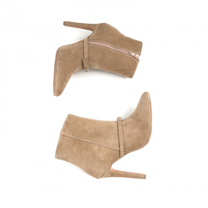Botine Stiletto din piele intoarsa crem, accesorizate cu bareta si catarama peste rist [4]