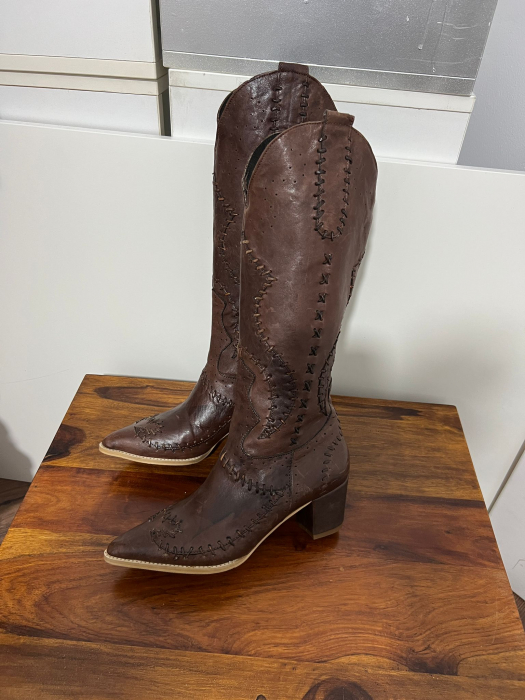 Ciocate  din piele inaturala maron, cu perforatii si cusaturi decorative [4]