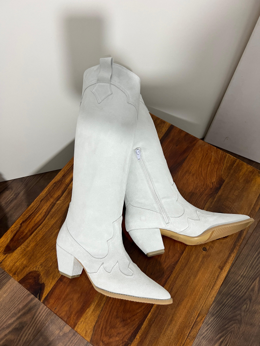 Ciocate lungi,din piele intoarsa alb unt. [5]