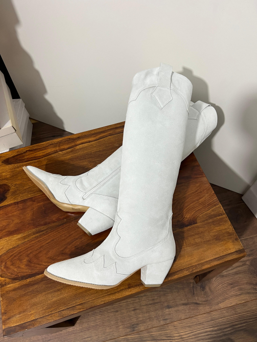 Ciocate lungi,din piele intoarsa alb unt. [4]