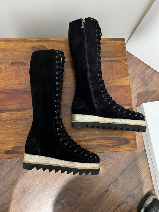 Cizme cu siret, din piele neagra patinata, restilizati intr-o linie moderna [2]